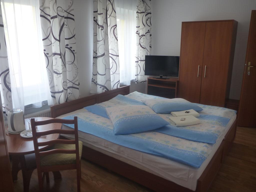 Osrodek Wypoczynkowy Nad Stawem - Holiday Resort By The Lake - Erholungsheim Am See - Prazdninovy Dum U Jezera Kudowa-Zdrój Extérieur photo